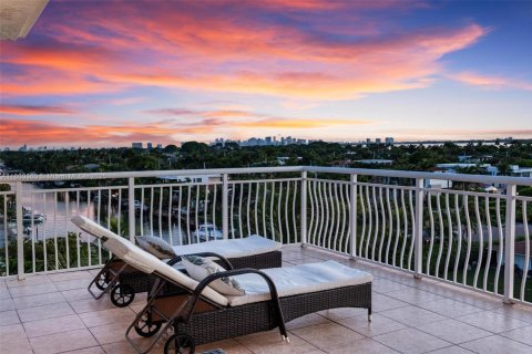 Condo in Bay Harbor Islands, Florida, 3 bedrooms  № 1890758 - photo 10