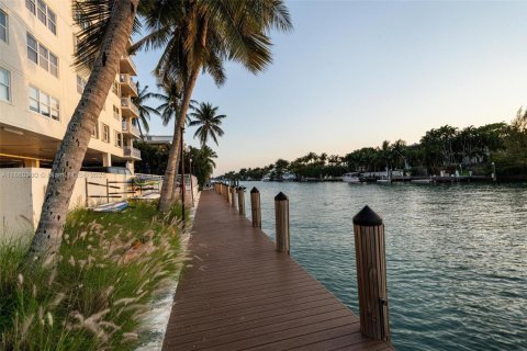 Condo in Bay Harbor Islands, Florida, 3 bedrooms  № 1890758 - photo 5