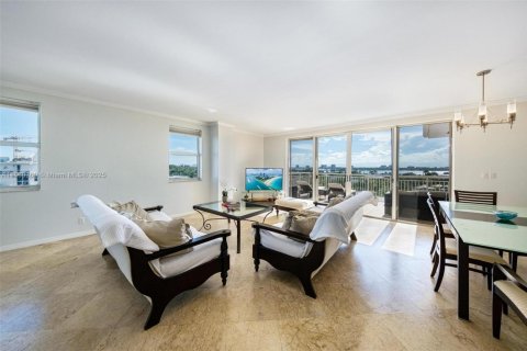 Condo in Bay Harbor Islands, Florida, 3 bedrooms  № 1890758 - photo 2