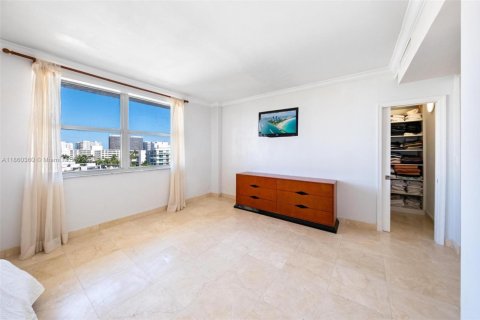 Condo in Bay Harbor Islands, Florida, 3 bedrooms  № 1890758 - photo 23