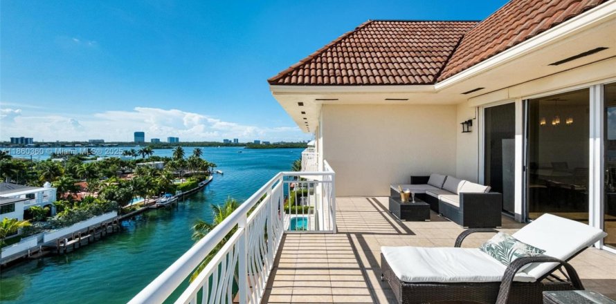 Condo in Bay Harbor Islands, Florida, 3 bedrooms  № 1890758