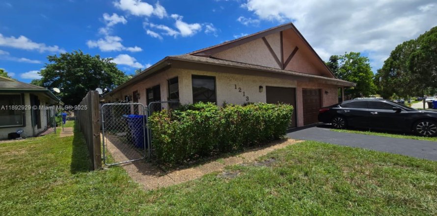 Touwnhouse à North Lauderdale, Floride 4 chambres, 106.84 m2 № 1946685