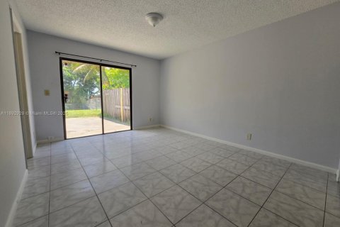 Touwnhouse à louer à North Lauderdale, Floride: 4 chambres, 106.84 m2 № 1946685 - photo 12