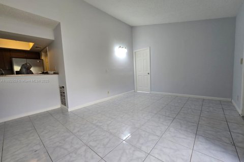 Touwnhouse à louer à North Lauderdale, Floride: 4 chambres, 106.84 m2 № 1946685 - photo 3