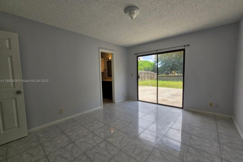 Touwnhouse à louer à North Lauderdale, Floride: 4 chambres, 106.84 m2 № 1946685 - photo 13