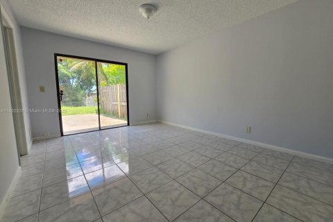 Touwnhouse à louer à North Lauderdale, Floride: 4 chambres, 106.84 m2 № 1946685 - photo 14
