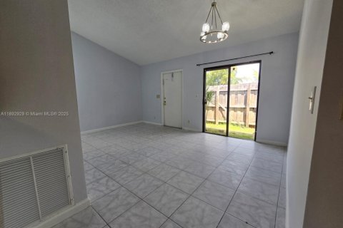 Touwnhouse à louer à North Lauderdale, Floride: 4 chambres, 106.84 m2 № 1946685 - photo 5