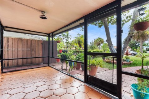 Casa en venta en North Miami Beach, Florida, 3 dormitorios, 110 m2 № 1699134 - foto 2