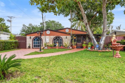 Casa en venta en North Miami Beach, Florida, 3 dormitorios, 110 m2 № 1699134 - foto 1