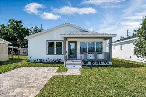 House in Orlando, Florida 4 bedrooms, 170.94 sq.m. № 1684422 - photo 1