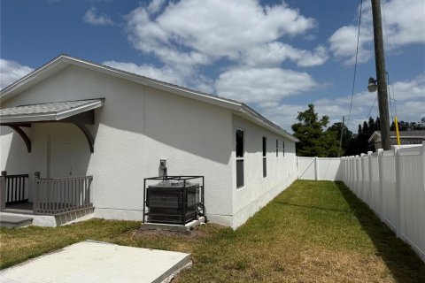House in Orlando, Florida 4 bedrooms, 170.94 sq.m. № 1684422 - photo 4