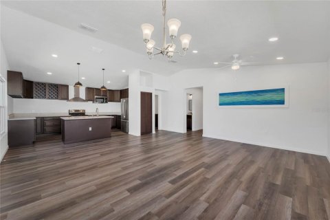 House in Orlando, Florida 4 bedrooms, 170.94 sq.m. № 1684422 - photo 6