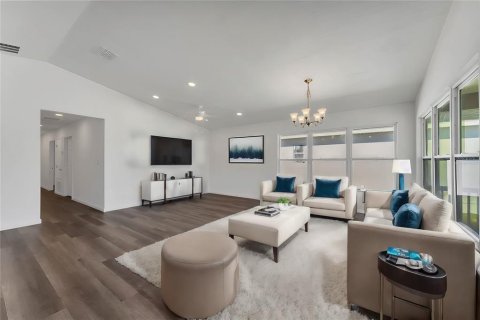 House in Orlando, Florida 4 bedrooms, 170.94 sq.m. № 1684422 - photo 11