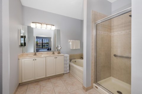 Townhouse in Stuart, Florida 3 bedrooms, 159.7 sq.m. № 2244922 - photo 17