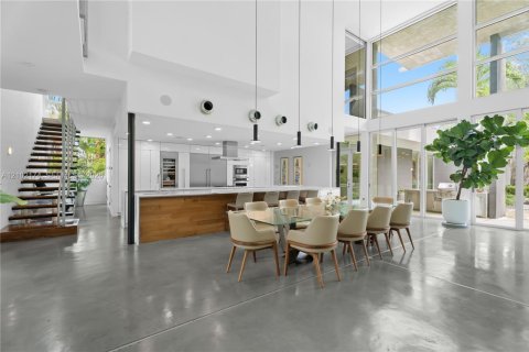 House in Pinecrest, Florida 6 bedrooms, 584.17 sq.m. № 2410955 - photo 15
