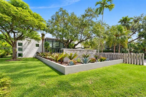 House in Pinecrest, Florida 6 bedrooms, 584.17 sq.m. № 2410955 - photo 4