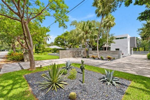 House in Pinecrest, Florida 6 bedrooms, 584.17 sq.m. № 2410955 - photo 3