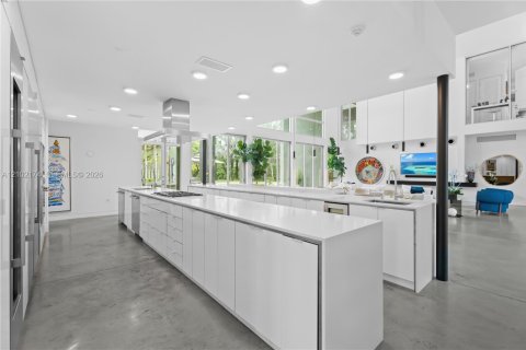 House in Pinecrest, Florida 6 bedrooms, 584.17 sq.m. № 2410955 - photo 16