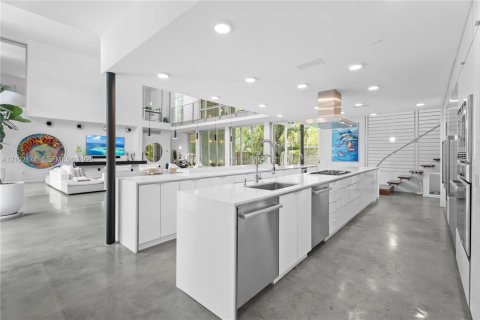 House in Pinecrest, Florida 6 bedrooms, 584.17 sq.m. № 2410955 - photo 19