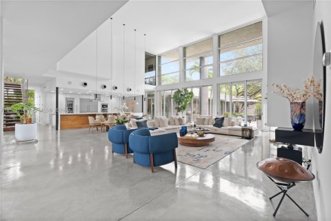 House in Pinecrest, Florida 6 bedrooms, 584.17 sq.m. № 2410955 - photo 11