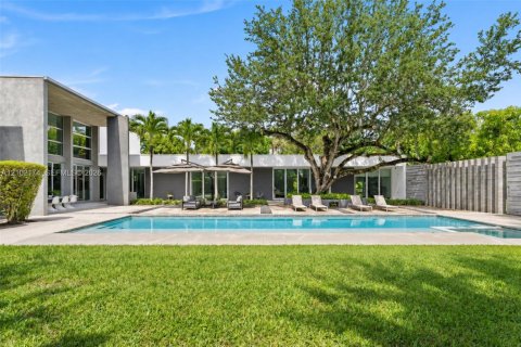 House in Pinecrest, Florida 6 bedrooms, 584.17 sq.m. № 2410955 - photo 2
