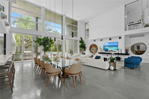 House in Pinecrest, Florida 6 bedrooms, 584.17 sq.m. № 2410955 - photo 14