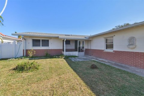 House in Madeira Beach, Florida 3 bedrooms, 157.66 sq.m. № 1554971 - photo 5
