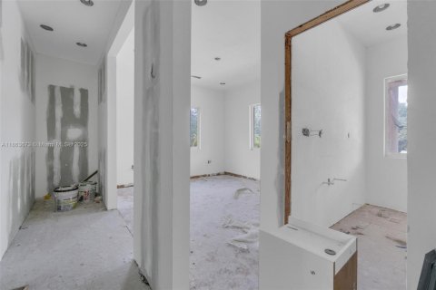 House in Miami Shores, Florida 4 bedrooms, 159.14 sq.m. № 1893165 - photo 27
