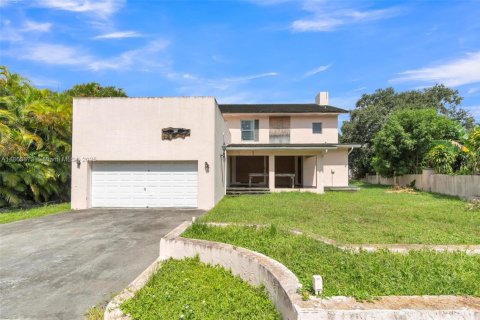 House in Miami Shores, Florida 4 bedrooms, 159.14 sq.m. № 1893165 - photo 3
