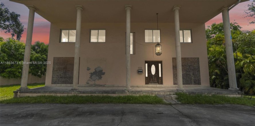 House in Miami Shores, Florida 4 bedrooms, 159.14 sq.m. № 1893165