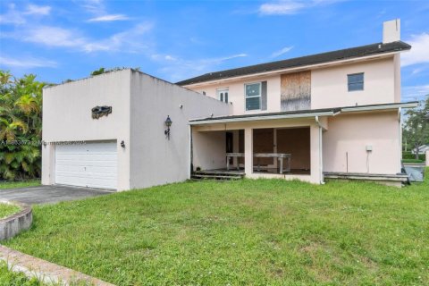 House in Miami Shores, Florida 4 bedrooms, 159.14 sq.m. № 1893165 - photo 4