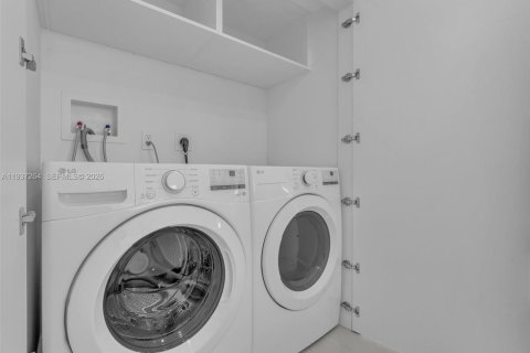 Condominio en venta en Aventura, Florida, 3 dormitorios, 175.31 m2 № 1995116 - foto 24