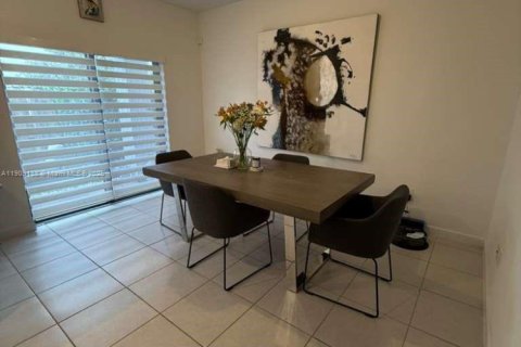 Купить таунхаус в Пемброк-Пайнс, Флорида 3 спальни, 140м2, № 1964439 - фото 24