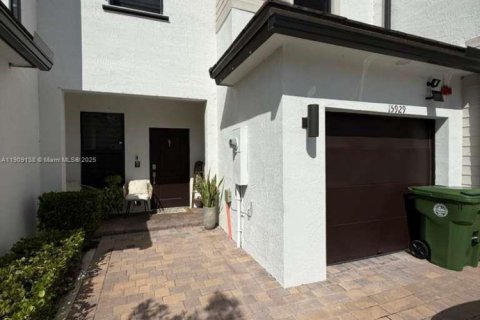 Купить таунхаус в Пемброк-Пайнс, Флорида 3 спальни, 140м2, № 1964439 - фото 2