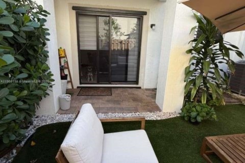 Купить таунхаус в Пемброк-Пайнс, Флорида 3 спальни, 140м2, № 1964439 - фото 22