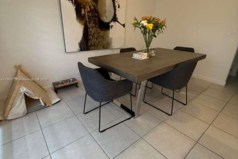 Купить таунхаус в Пемброк-Пайнс, Флорида 3 спальни, 140м2, № 1964439 - фото 27