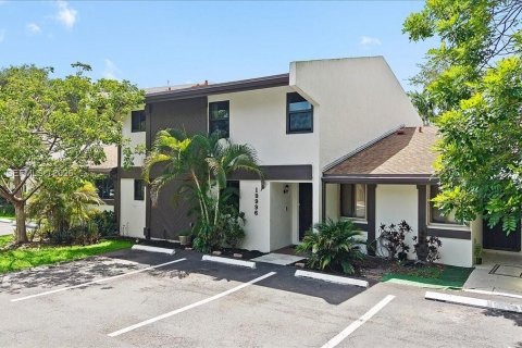 Townhouse in Miami, Florida 2 bedrooms, 157.93 sq.m. № 2191392
