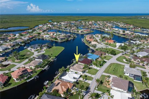 House in Punta Gorda, Florida 3 bedrooms, 193.52 sq.m. № 1787394 - photo 25