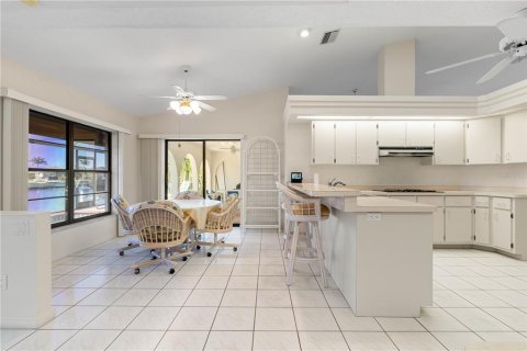 House in Punta Gorda, Florida 3 bedrooms, 193.52 sq.m. № 1787394 - photo 24