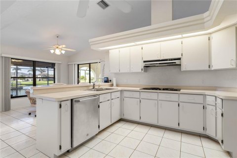 House in Punta Gorda, Florida 3 bedrooms, 193.52 sq.m. № 1787394 - photo 15