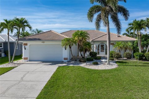 House in Punta Gorda, Florida 3 bedrooms, 193.52 sq.m. № 1787394 - photo 16