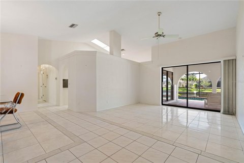 House in Punta Gorda, Florida 3 bedrooms, 193.52 sq.m. № 1787394 - photo 17