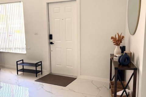 Villa ou maison à vendre à North Miami, Floride: 3 chambres, 152.73 m2 № 2403981 - photo 7