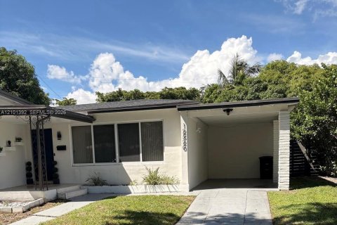 Villa ou maison à vendre à North Miami, Floride: 3 chambres, 152.73 m2 № 2403981 - photo 3