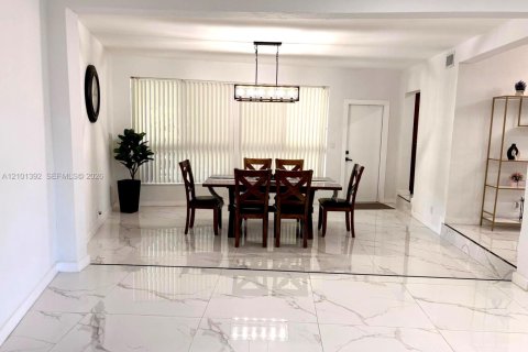 Villa ou maison à vendre à North Miami, Floride: 3 chambres, 152.73 m2 № 2403981 - photo 12