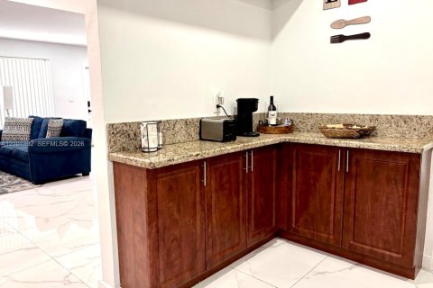 Villa ou maison à vendre à North Miami, Floride: 3 chambres, 152.73 m2 № 2403981 - photo 15