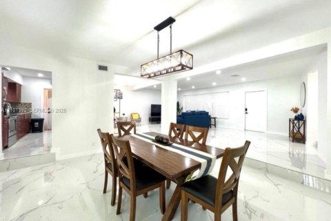 Villa ou maison à vendre à North Miami, Floride: 3 chambres, 152.73 m2 № 2403981 - photo 14