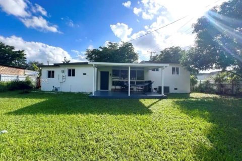 Villa ou maison à vendre à North Miami, Floride: 3 chambres, 152.73 m2 № 2403981 - photo 29