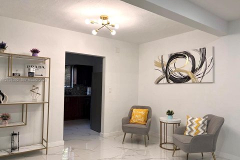 Villa ou maison à vendre à North Miami, Floride: 3 chambres, 152.73 m2 № 2403981 - photo 13