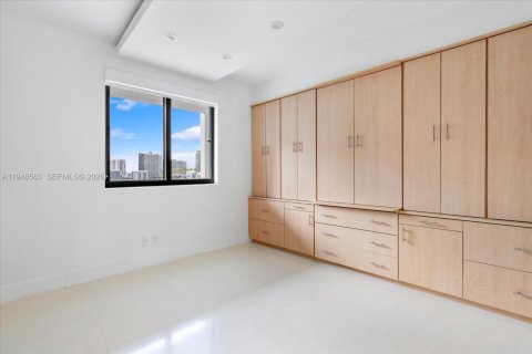 Снять в аренду кондоминиум в Майами, Флорида 2 спальни, 109.07м2, № 2005324 - фото 27